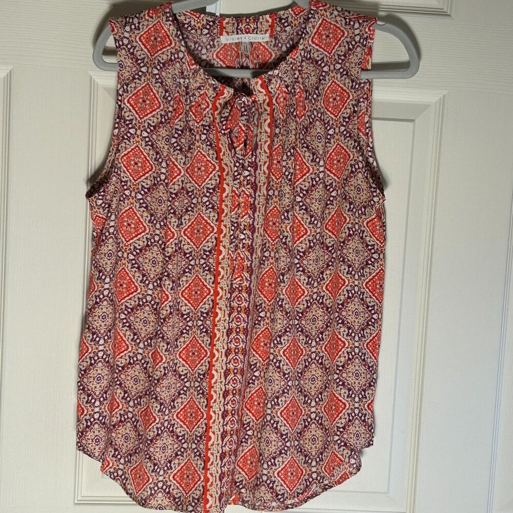 Violet + Claire Sleeveless Blouse, Ruffle V-Neck, Paisley in Orange, Size Large